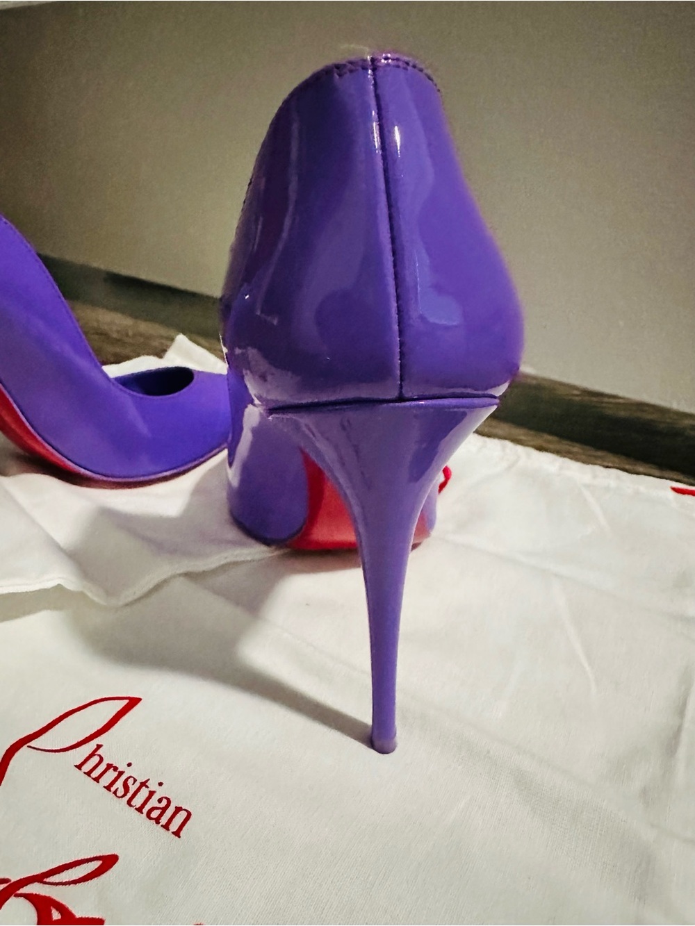 Christian Louboutin Purple Patent Scalloped-Edge Pointed Pumps - Picture 5 of 8